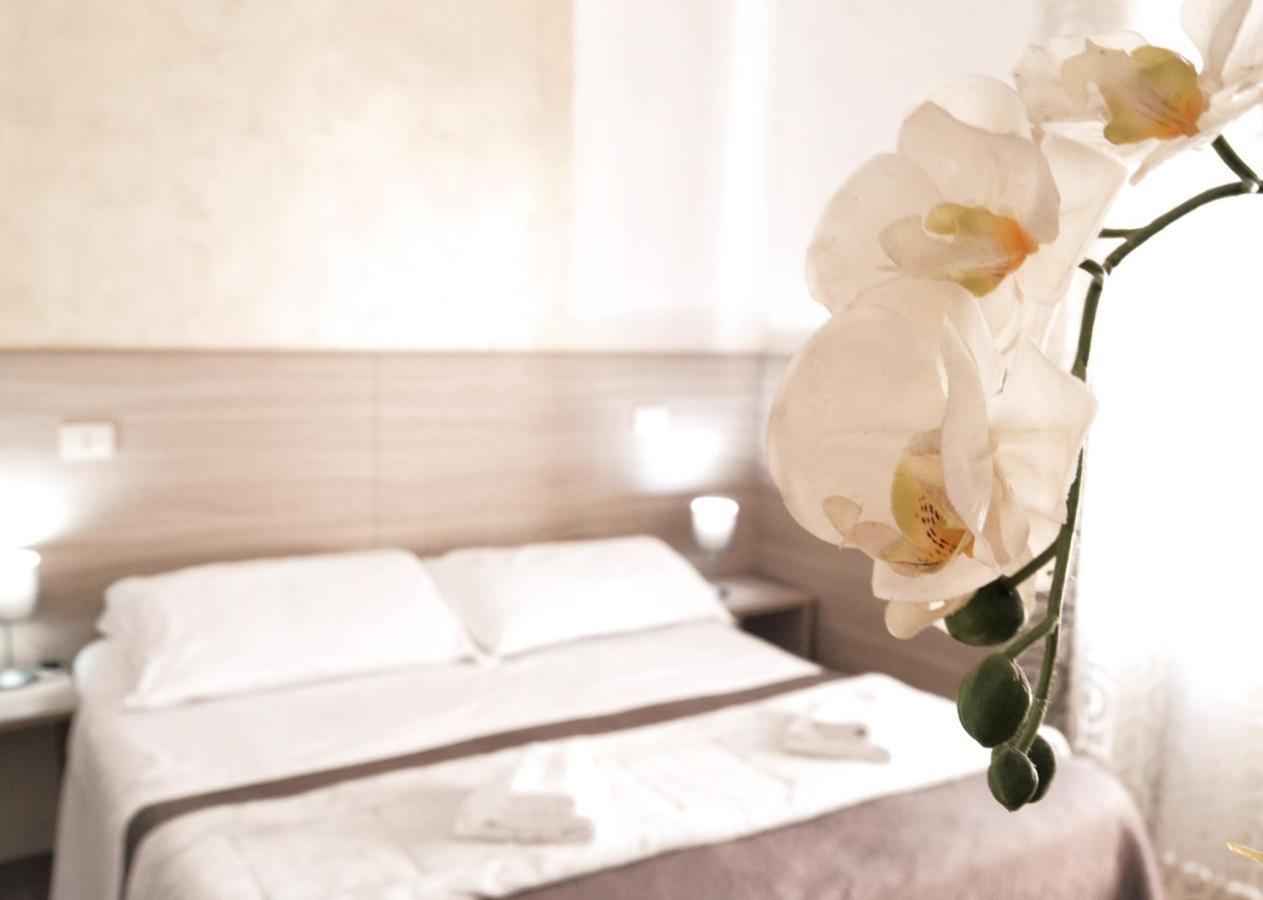 Hotel Colombo Napoli Bagian luar foto