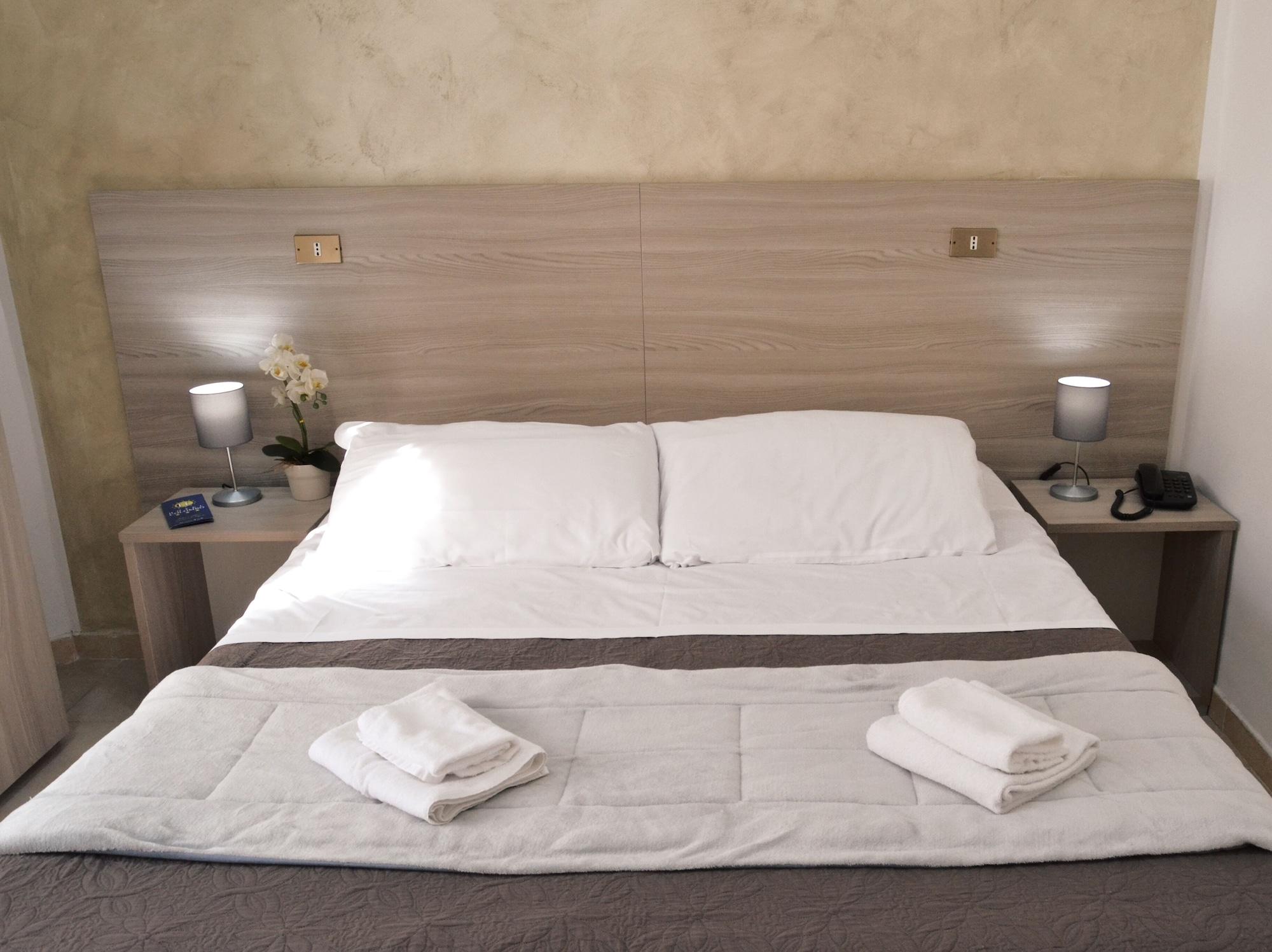 Hotel Colombo Napoli Bagian luar foto